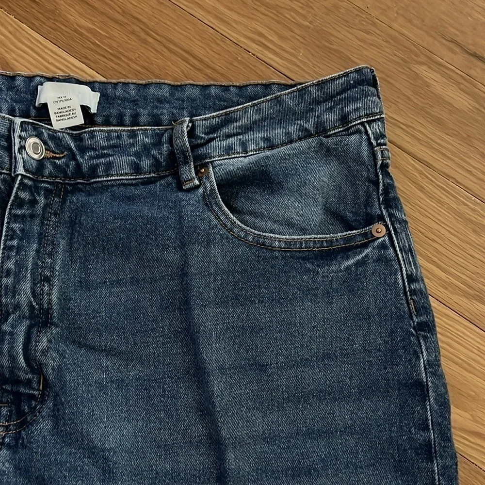 H & M Women’s Capris Denim Jeans size 18